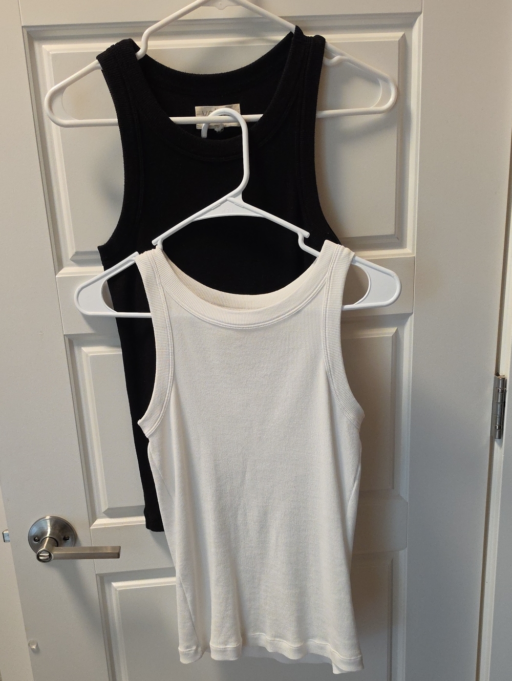 2 Velvet by Graham & Spencer Cruz Tanks M Black And White